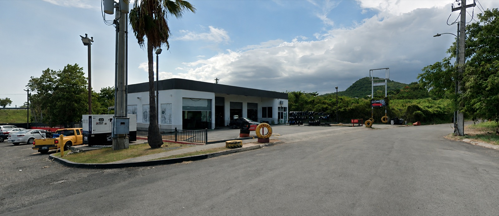 Vista de referencia del área de servicio rápido Texaco y gomera en MIDWAY
